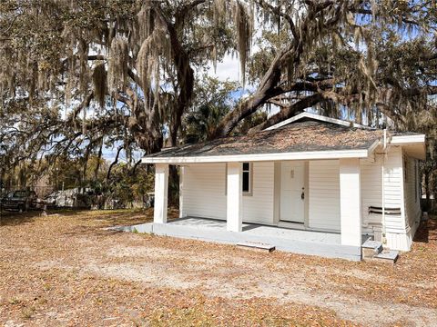 A home in LAKELAND