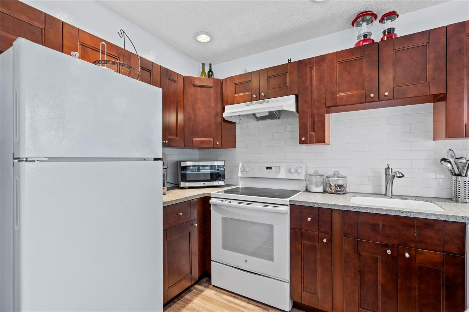CHATEAU BELLEAIR CONDO - Residential