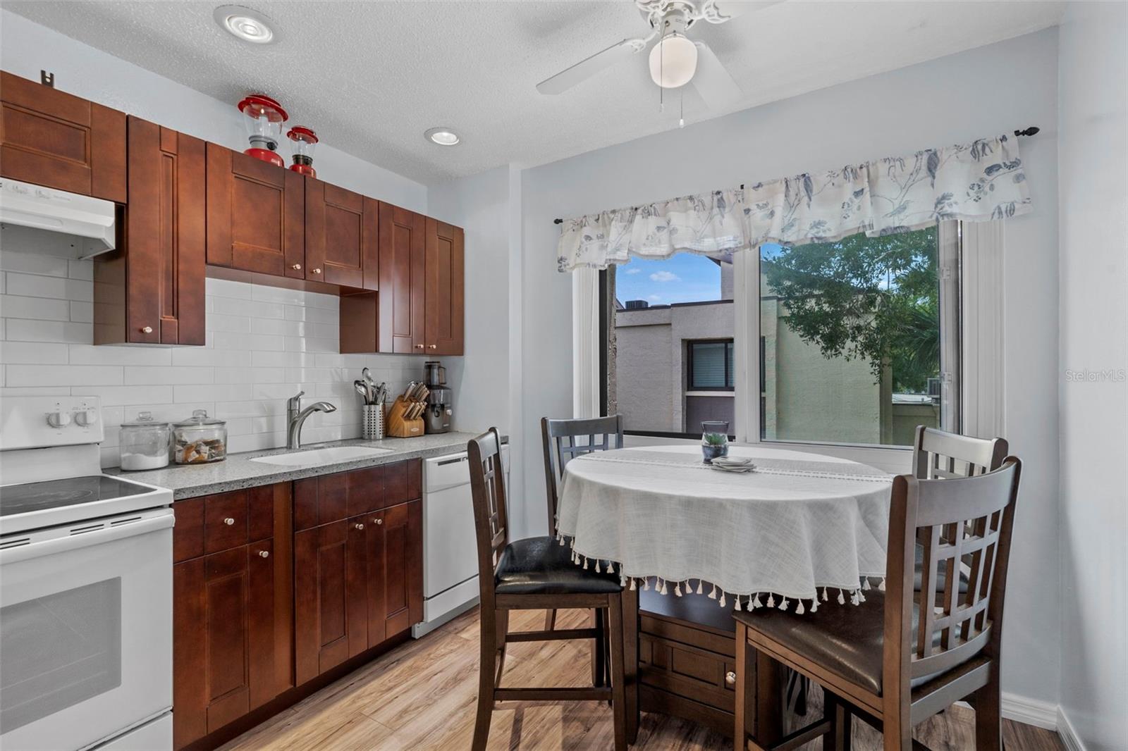 CHATEAU BELLEAIR CONDO - Residential