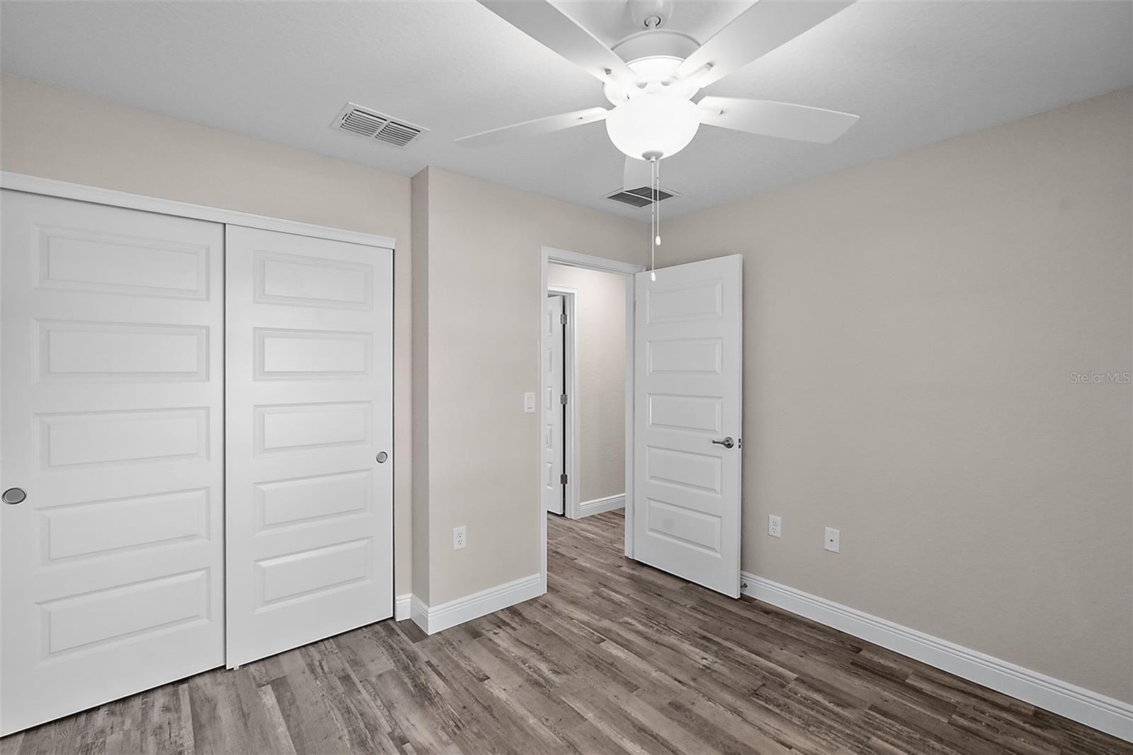SILVER SPRINGS SHORES - Residential