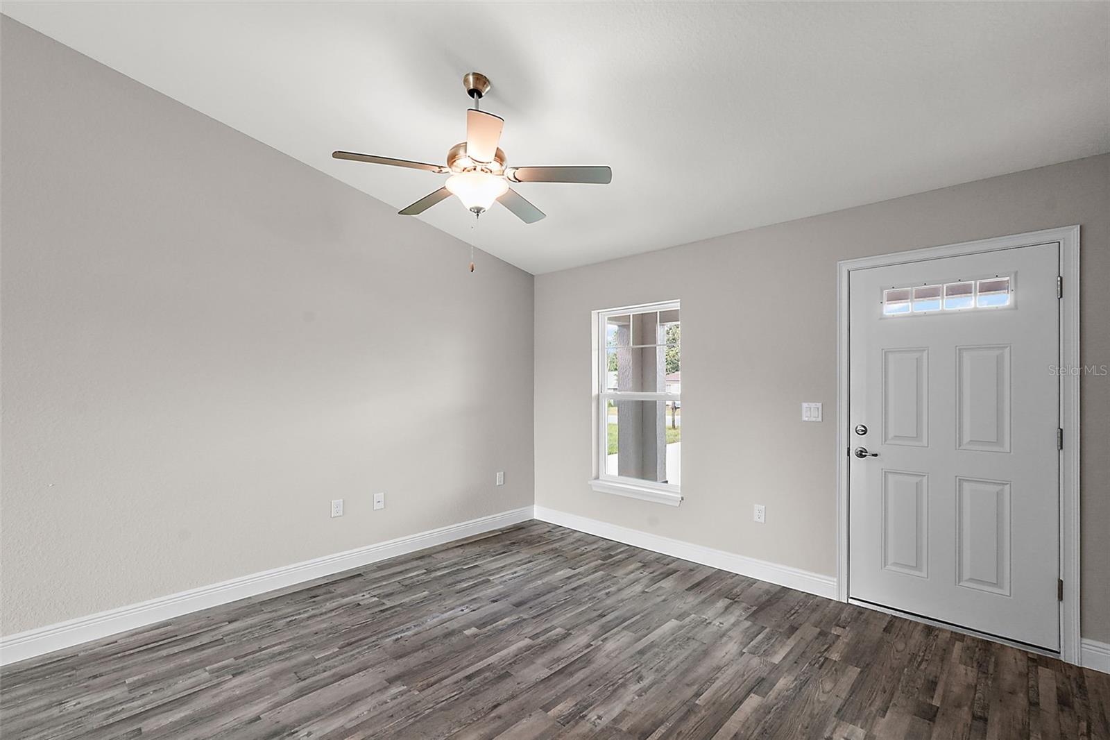 SILVER SPRINGS SHORES - Residential