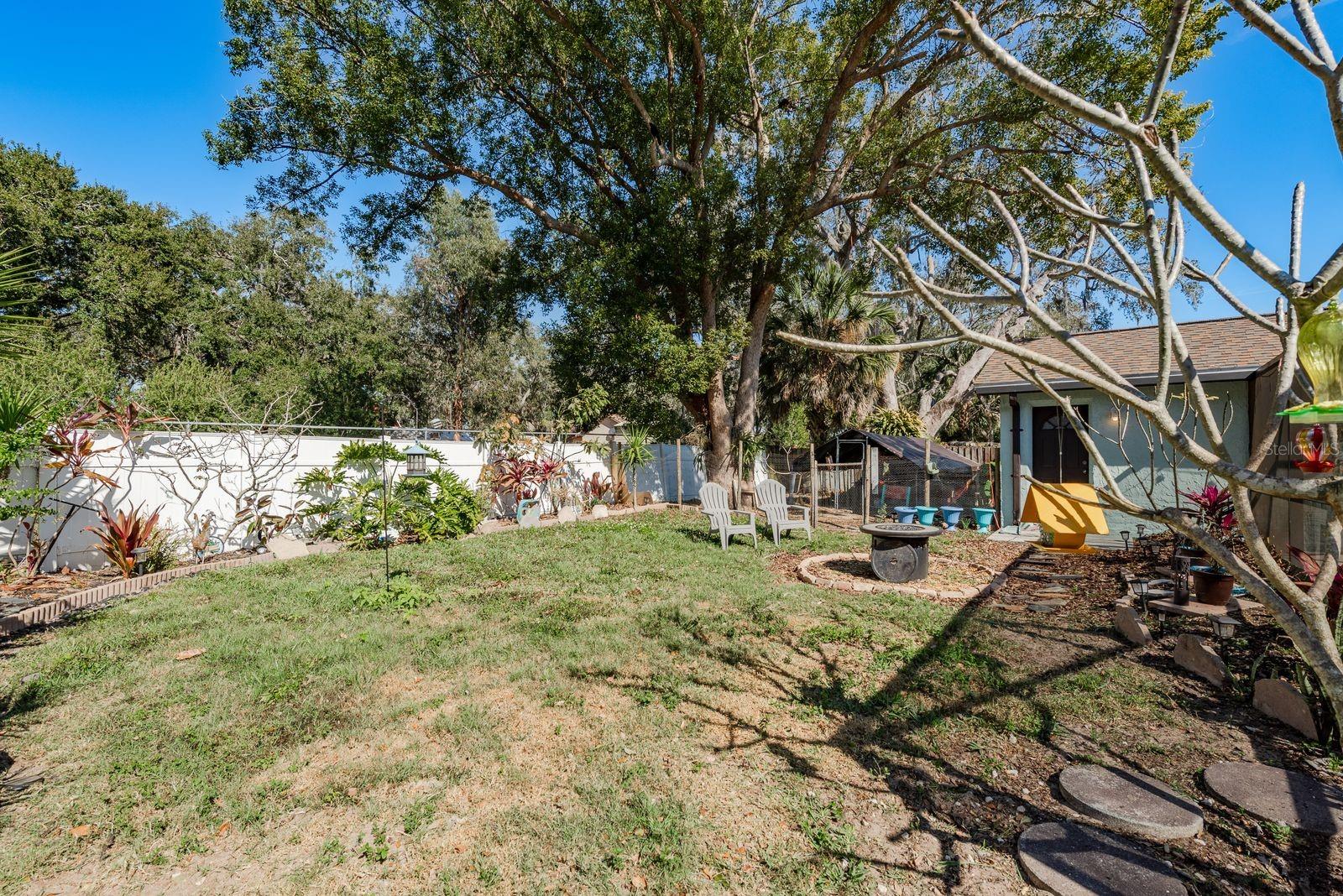 SHADOW OAKS - Residential