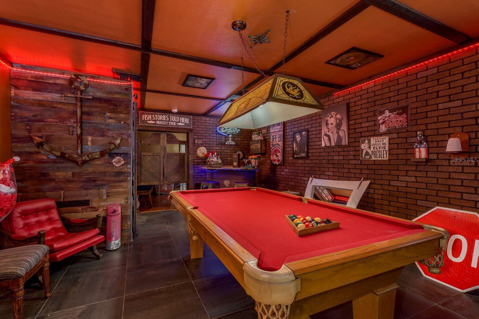 SHADOW OAKS - Residential