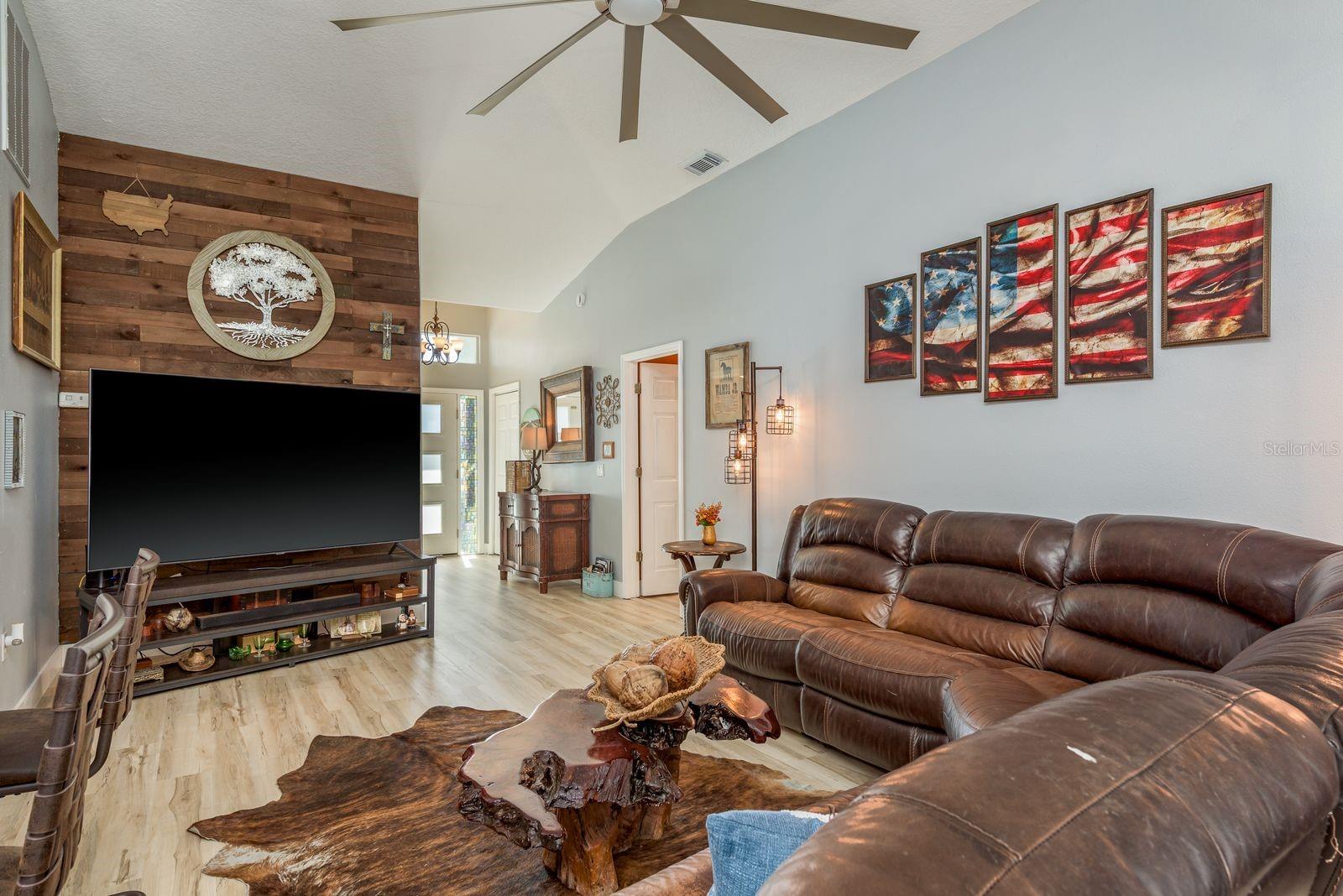 SHADOW OAKS - Residential