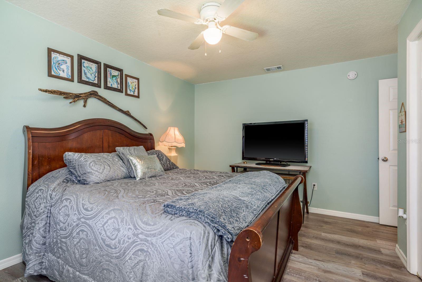 SHADOW OAKS - Residential