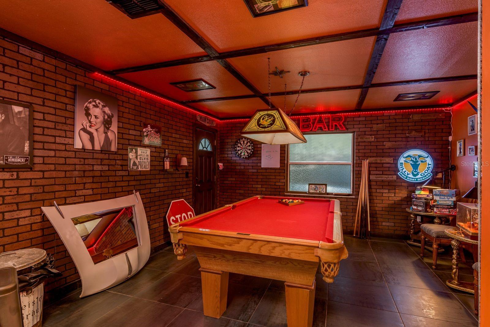 SHADOW OAKS - Residential