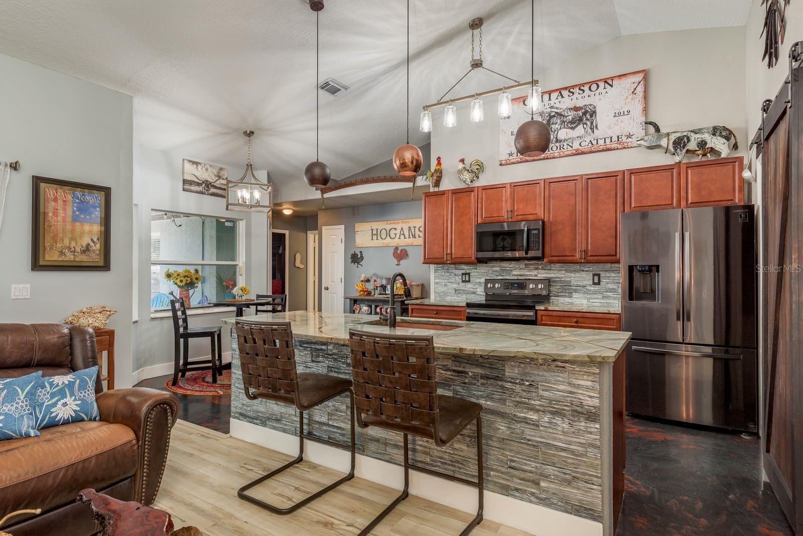 SHADOW OAKS - Residential