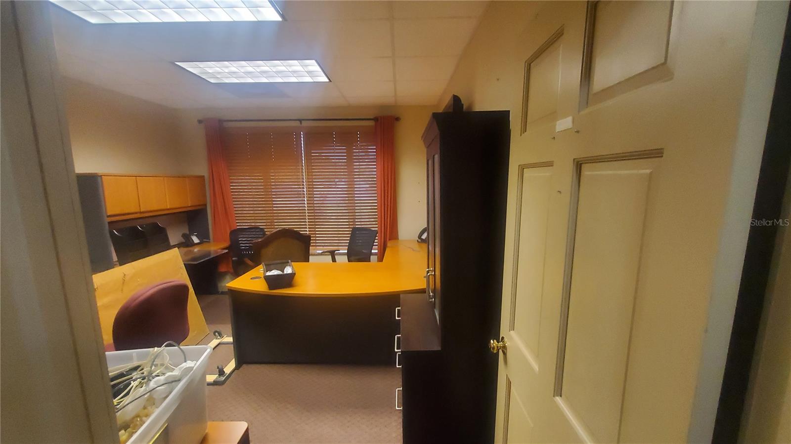Bring Your Business Here! Private Professional Office Space for Rent
High-visibility location with heavy traffic, Internet available – ready for your business needs
Perfect for entrepreneurs, small businesses, or remote workers looking for a prime location.
Don't miss out — schedule a tour today!