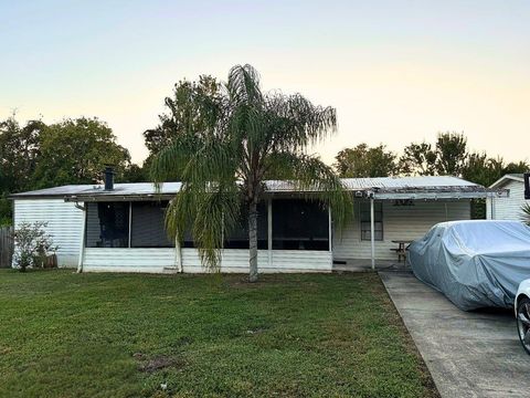 Photo of 17049 Bay Avenue, Montverde, FL 34756 (MLS # G5112258)