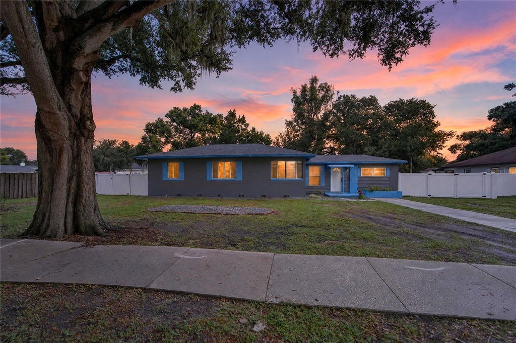 Photo of 627 Holly Place, Lakeland, FL 33801 (MLS # TB8556340)