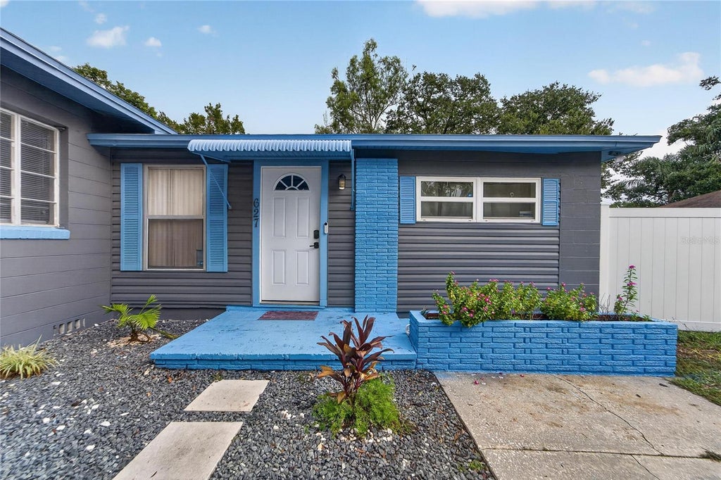 Photo of 627 Holly Place, Lakeland, FL 33801 (MLS # TB8556340)
