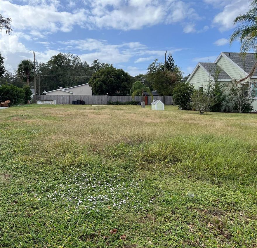 Come see this vacant lot ready for you to build your dream home on. No HOA and located within the golf cart district to allow you the ease of being able to enjoy all that Downtown Sanford has to offer.