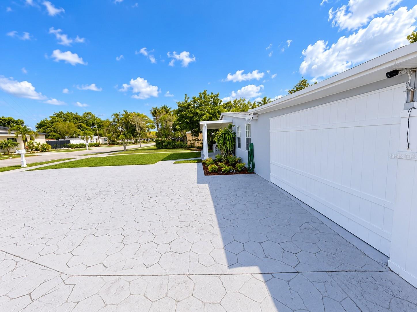 126 MIAMI GARDENS ROAD