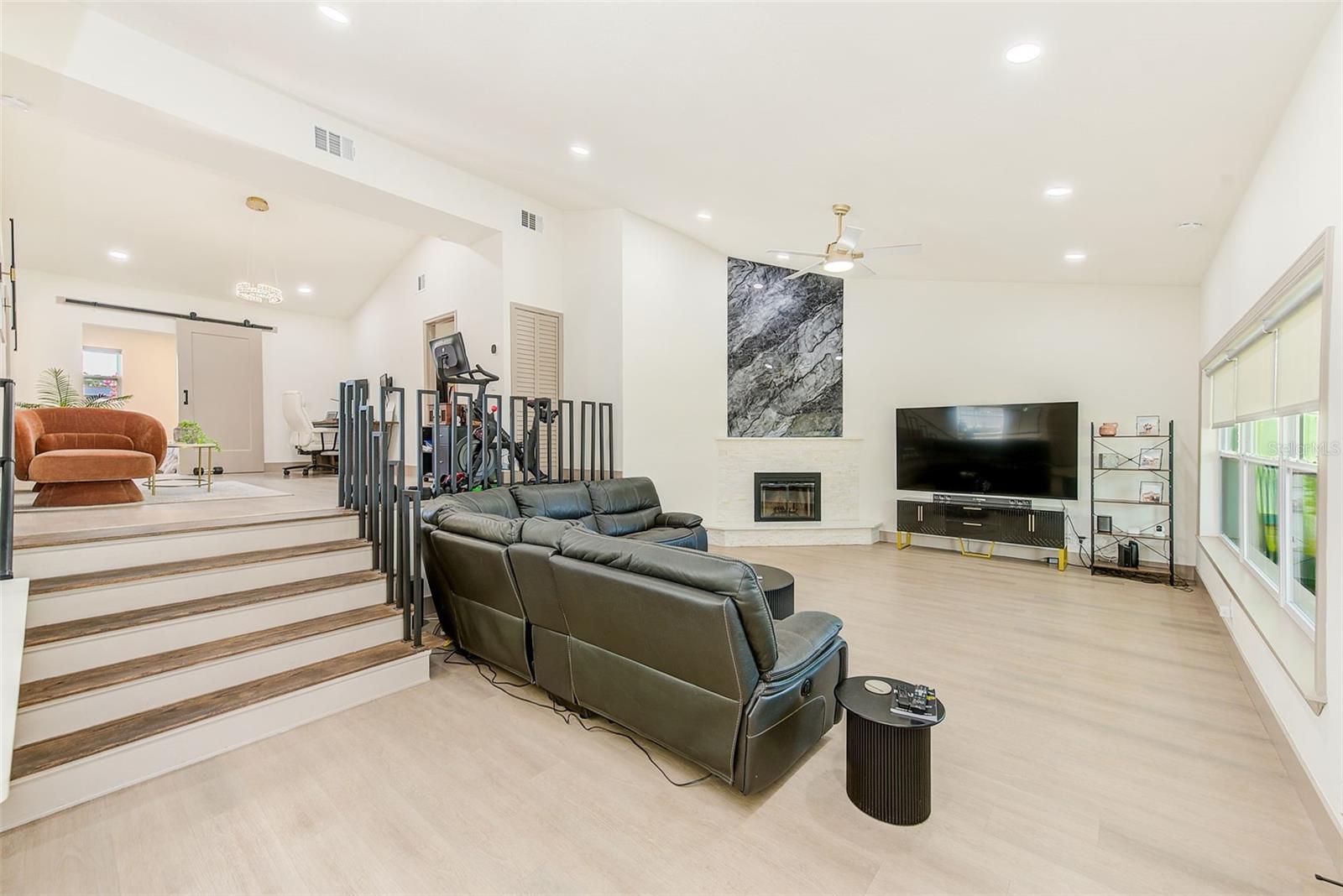 SUBURBAN ESTATES 2ND ADD - Residential