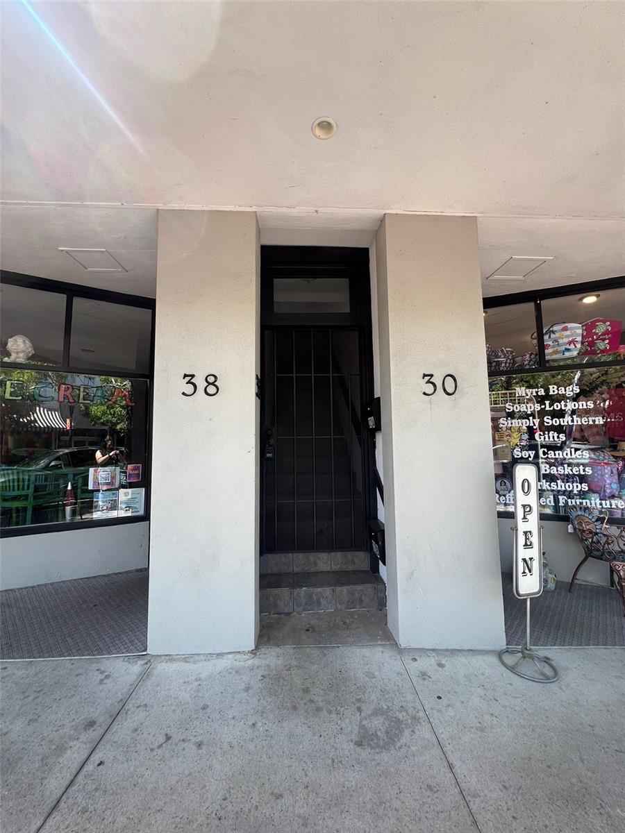 Come see this beautifully renovated 1-bedroom, 1-bathroom apartment at 32 E Magnolia Ave in Eustis, FL! This cozy upstairs unit has been fully updated and is ready for you to move in. It has new floors, fresh paint, and lots of natural light that makes the space feel bright and welcoming.
The kitchen has modern appliances, plenty of cabinet space, and a nice area for cooking your favorite meals. The bedroom is a great size, and the bathroom has been completely redone to give it a clean and fresh look.
Located in a quiet neighborhood, this apartment is close to shops, restaurants, and parks. It’s a great spot if you want to be near downtown Eustis and enjoy everything the area has to offer.
If you’re looking for a clean, updated place to live, this upstairs apartment could be perfect for you. Contact us today to set up a tour!