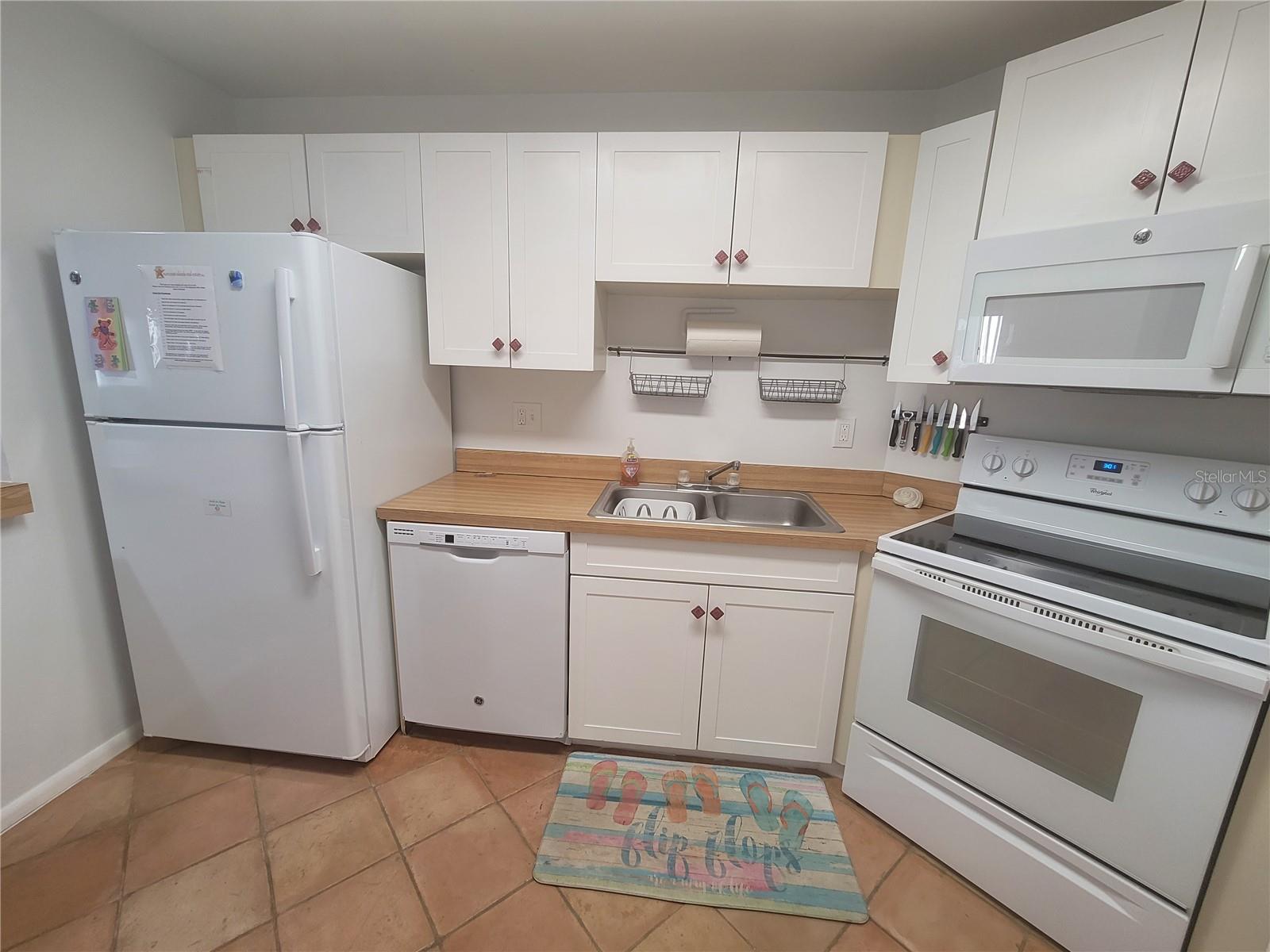 WANDER RESIDENCES OF TIERRA VERDE - Residential Lease