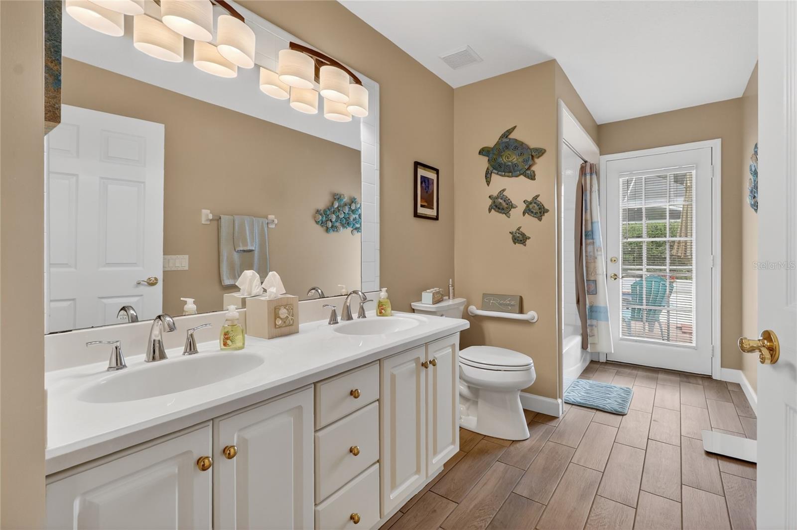 OVERLOOK ESTATES - Residential