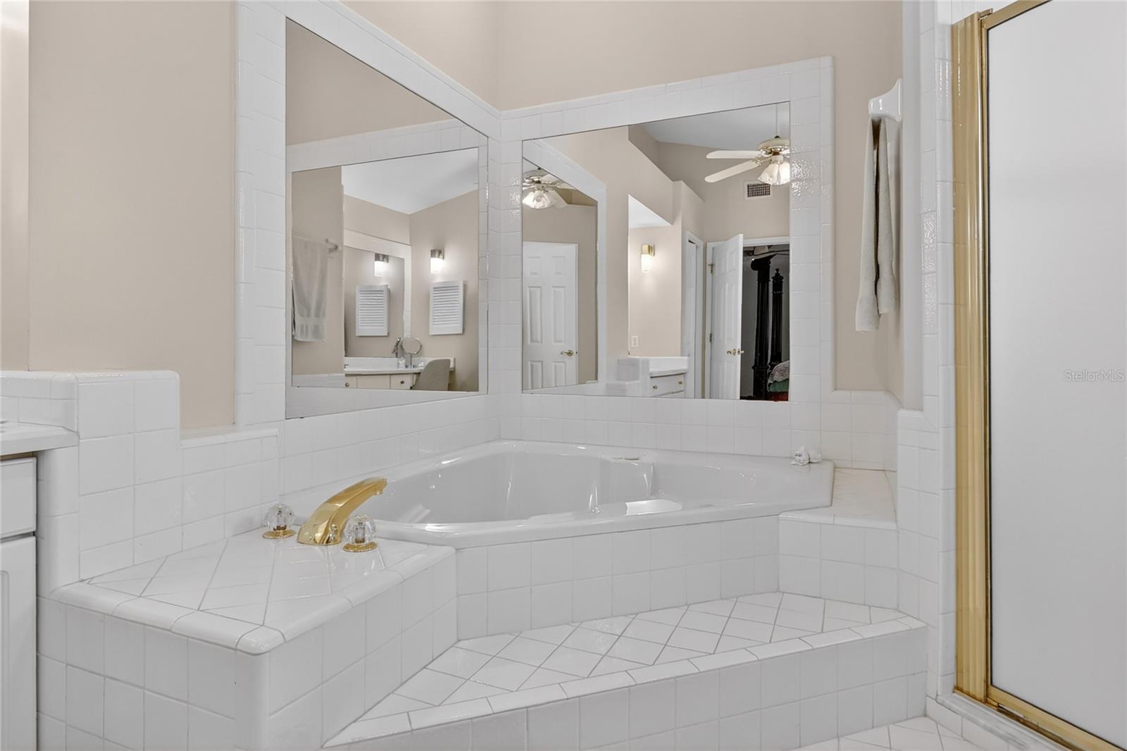 OVERLOOK ESTATES - Residential