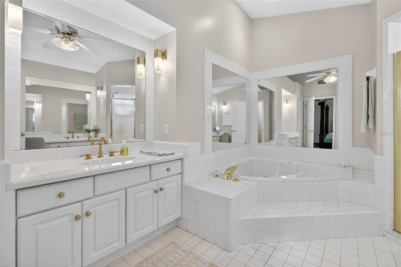 OVERLOOK ESTATES - Residential