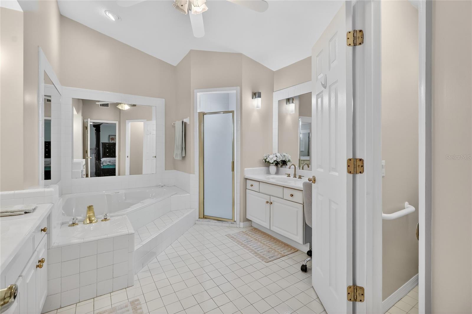 OVERLOOK ESTATES - Residential