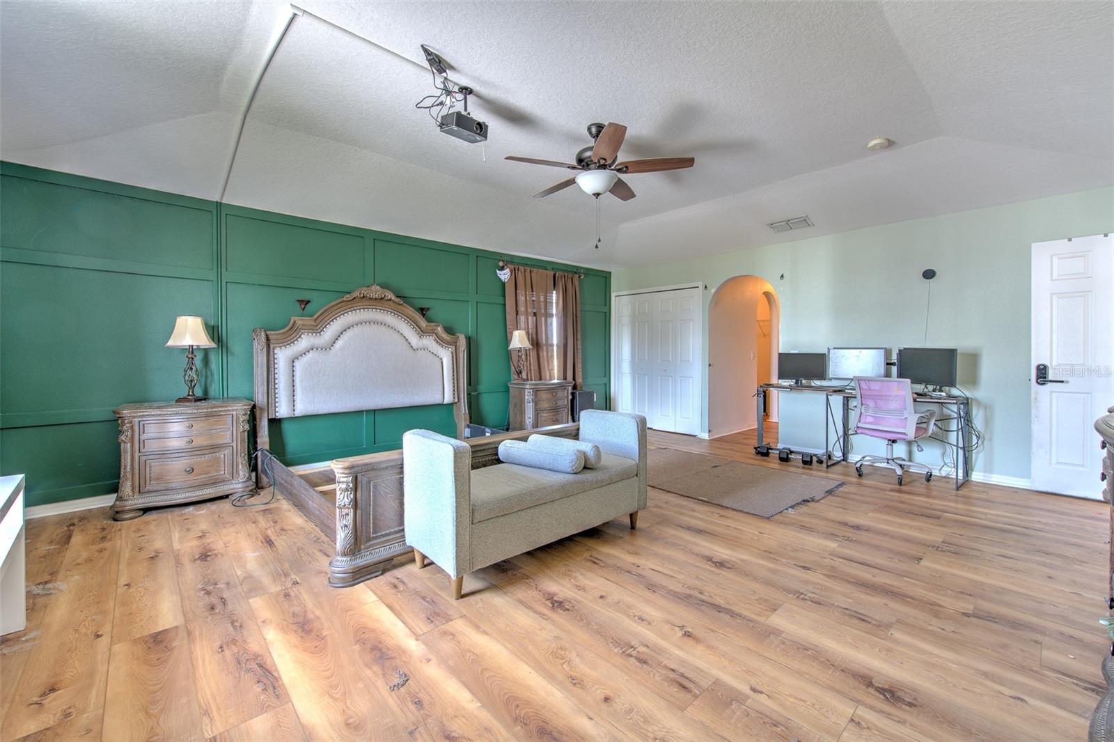 LAKE MEADOWS - Residential