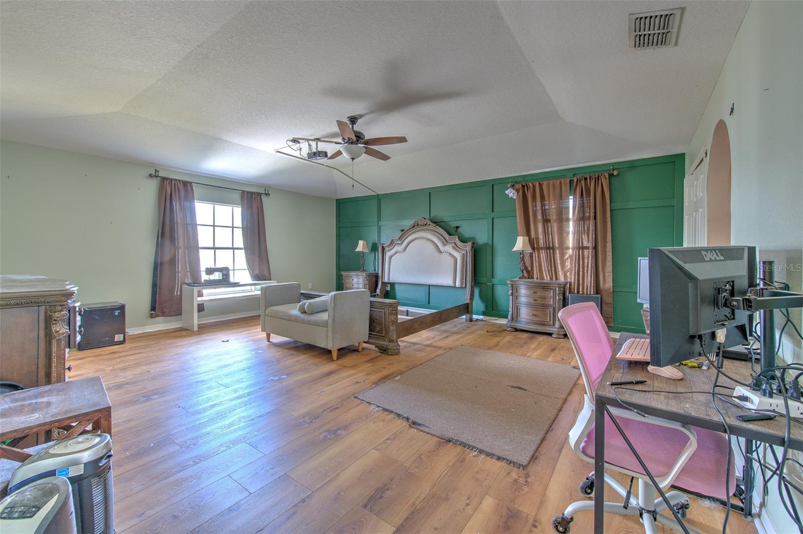 LAKE MEADOWS - Residential