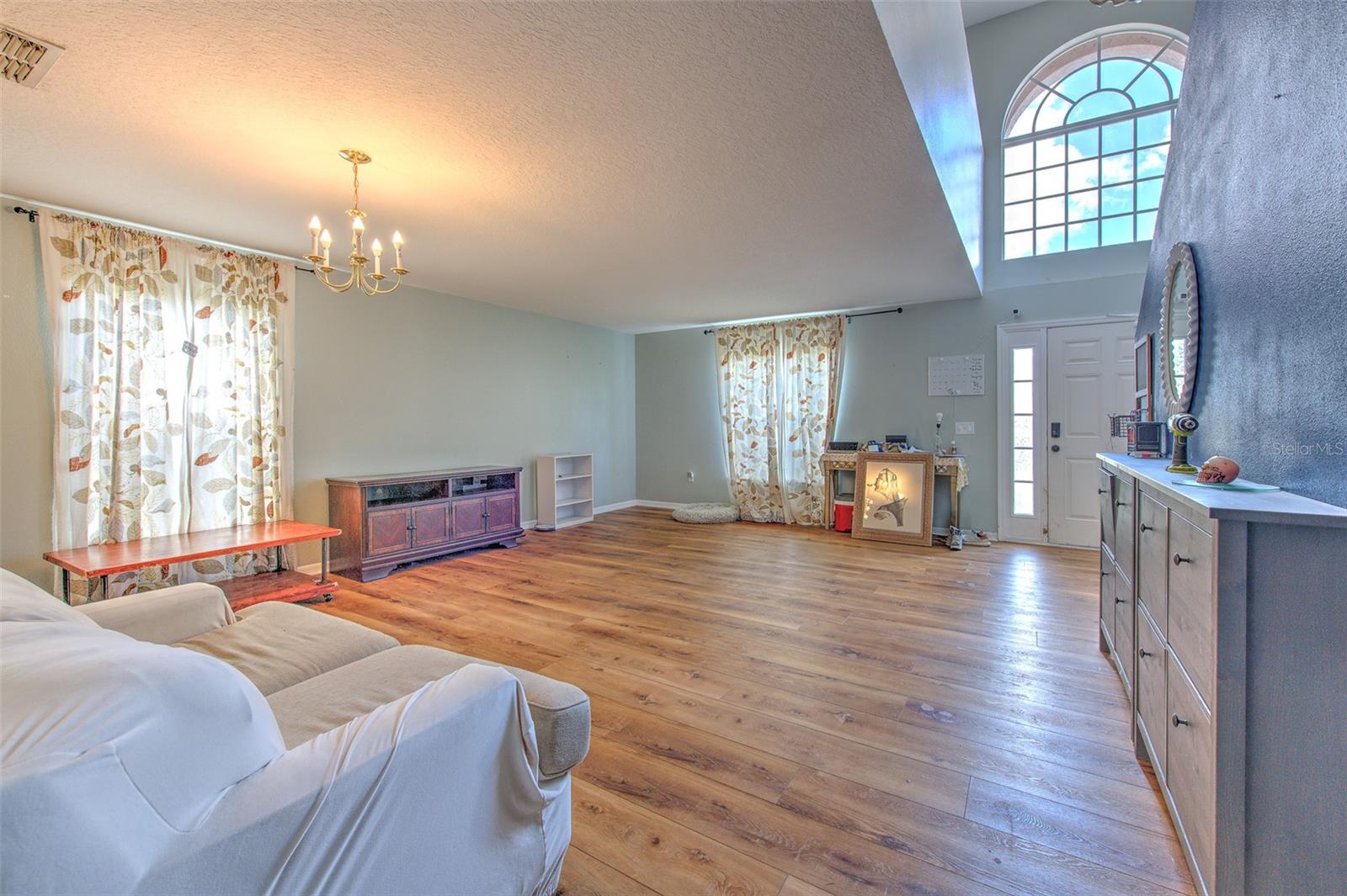LAKE MEADOWS - Residential