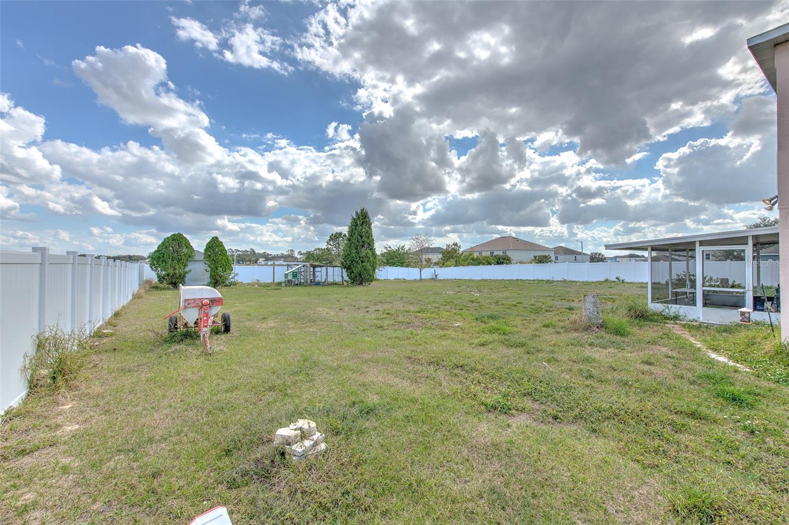 LAKE MEADOWS - Residential