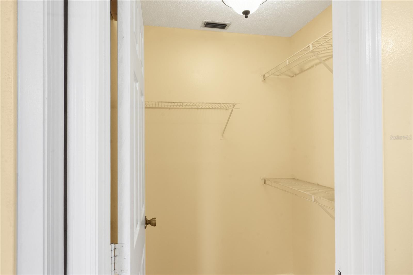 ALTAMONTE LANDING - Residential Lease