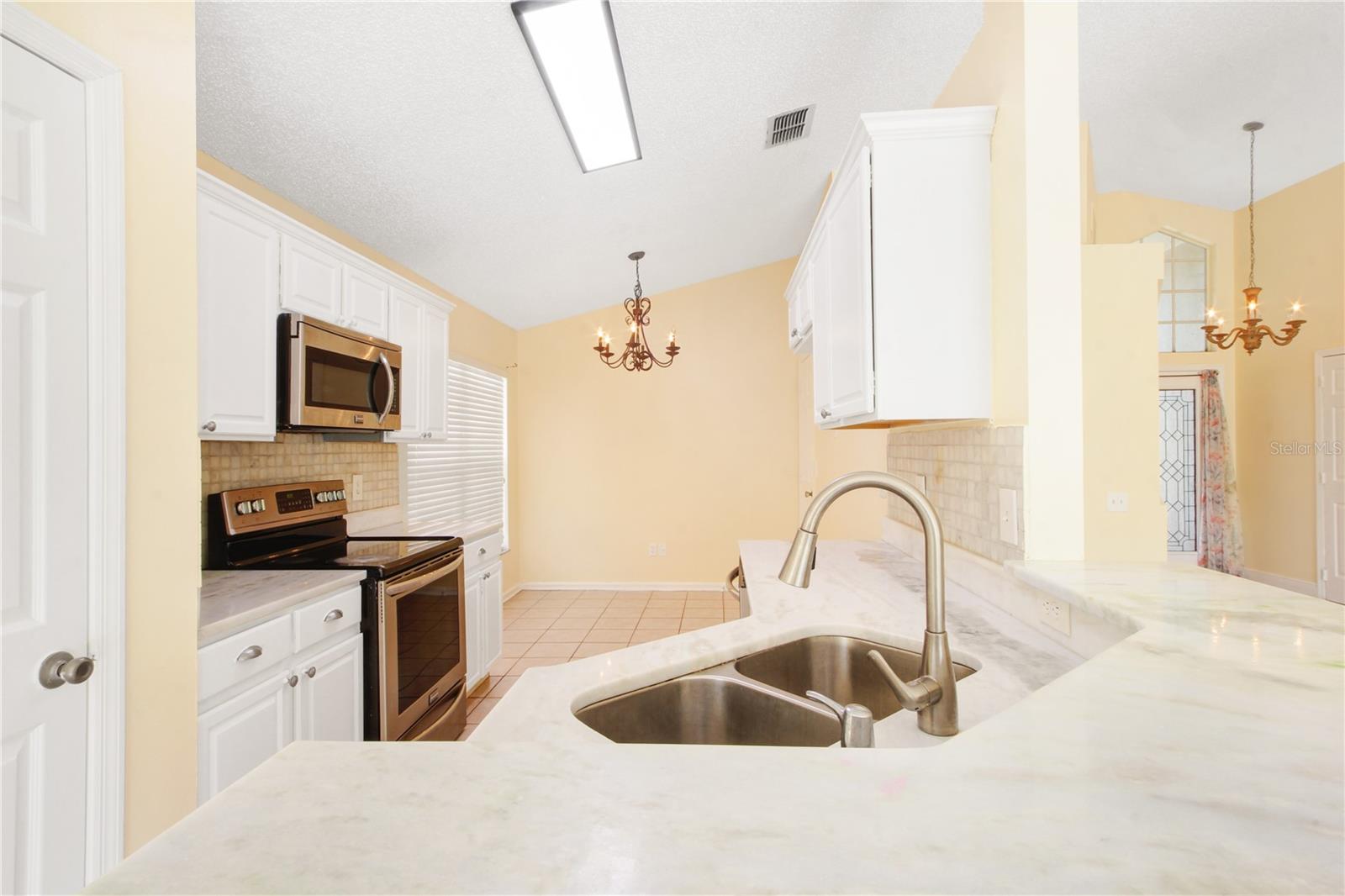 ALTAMONTE LANDING - Residential Lease