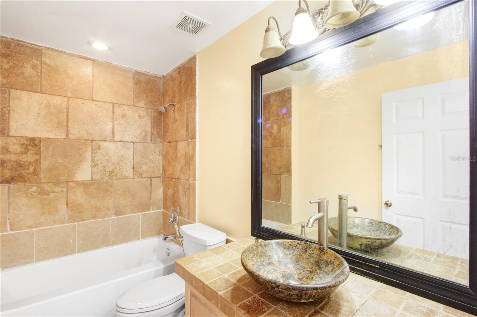 ALTAMONTE LANDING - Residential Lease