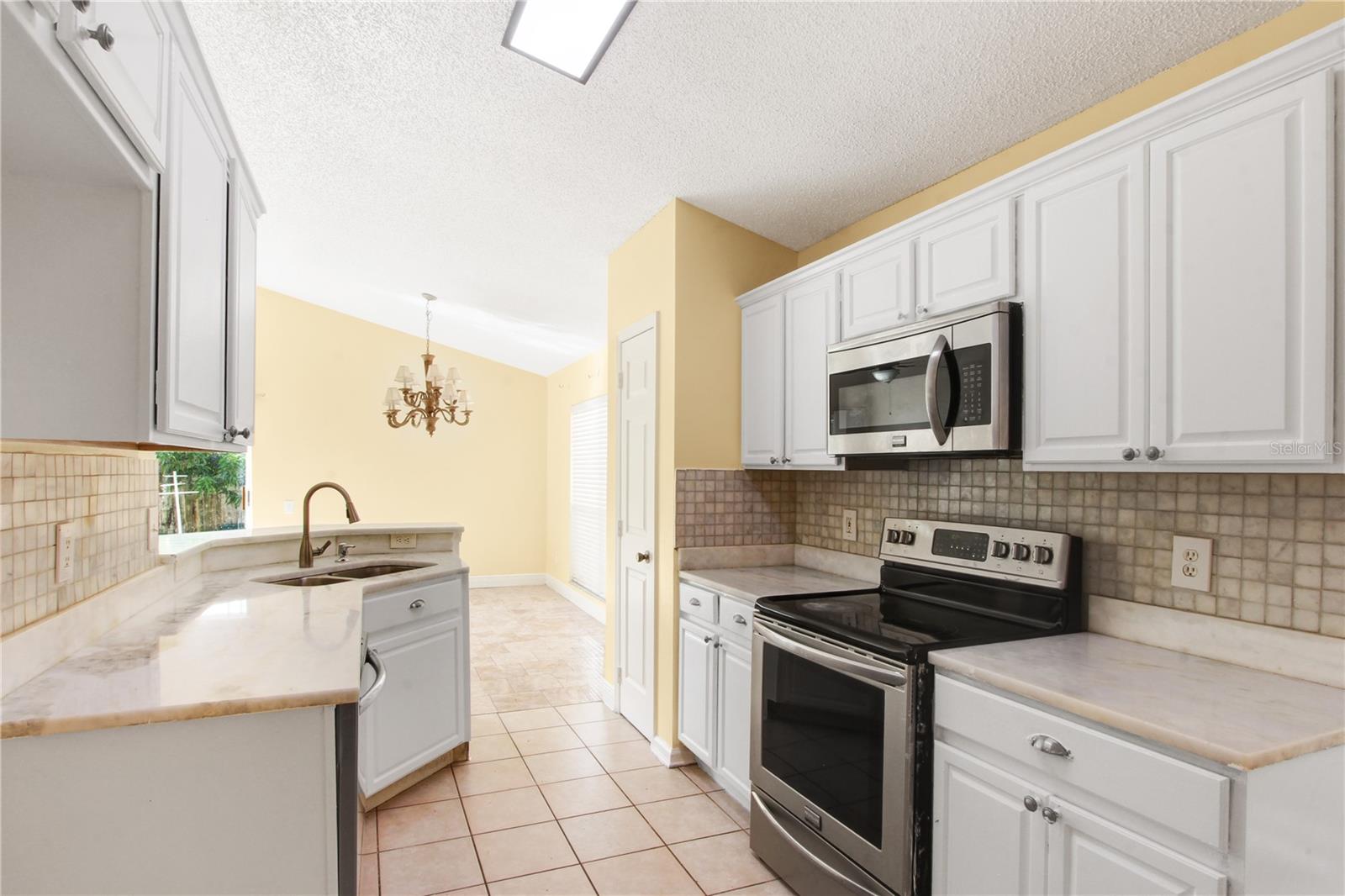 ALTAMONTE LANDING - Residential Lease
