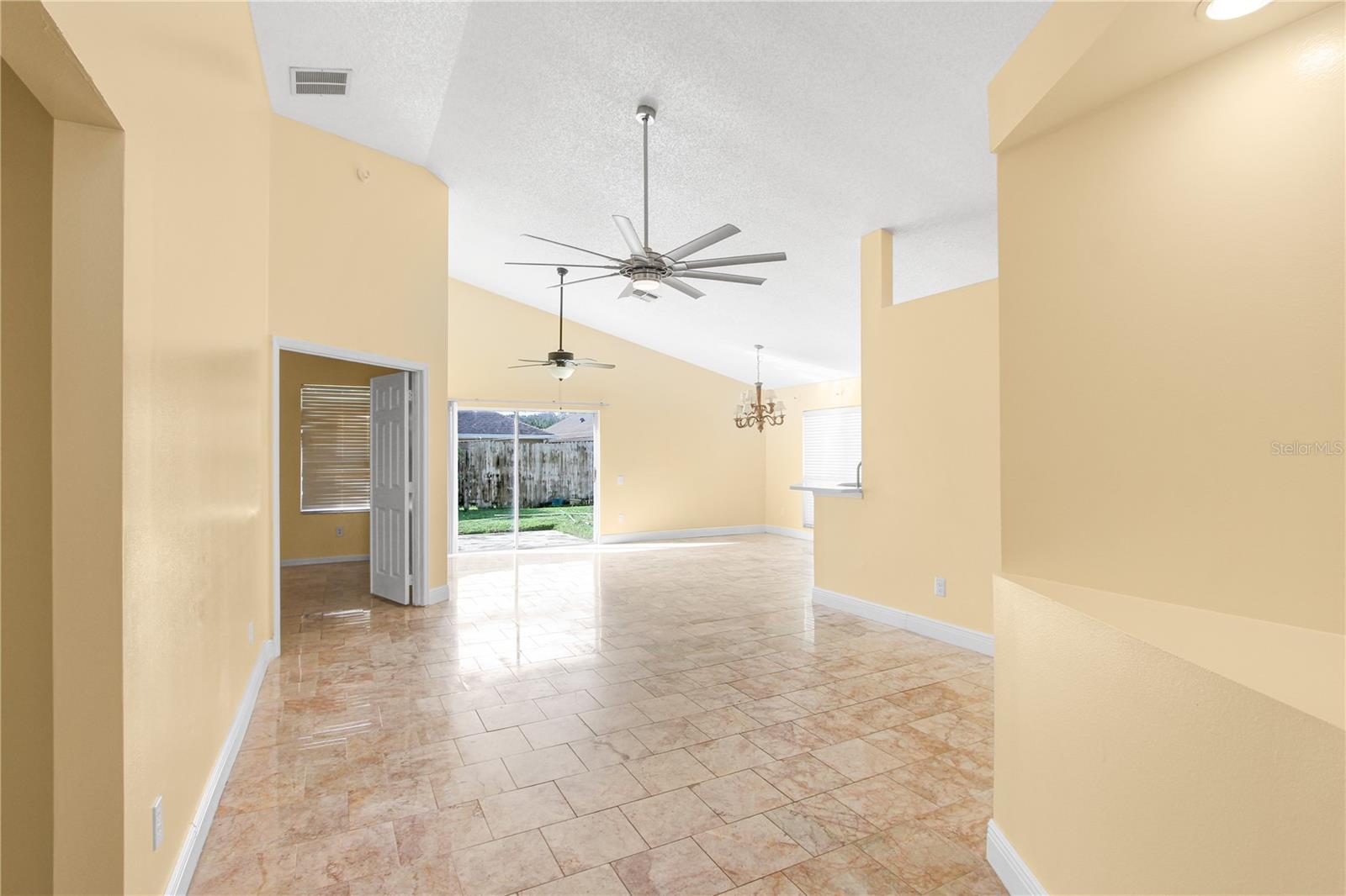 ALTAMONTE LANDING - Residential Lease