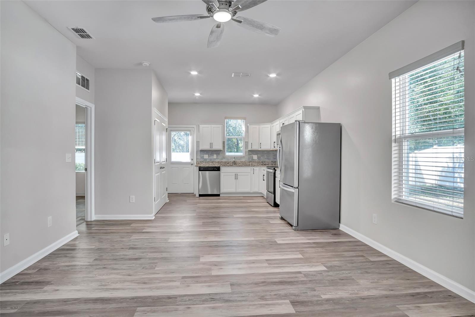 LINCOLN OAKS - Residential