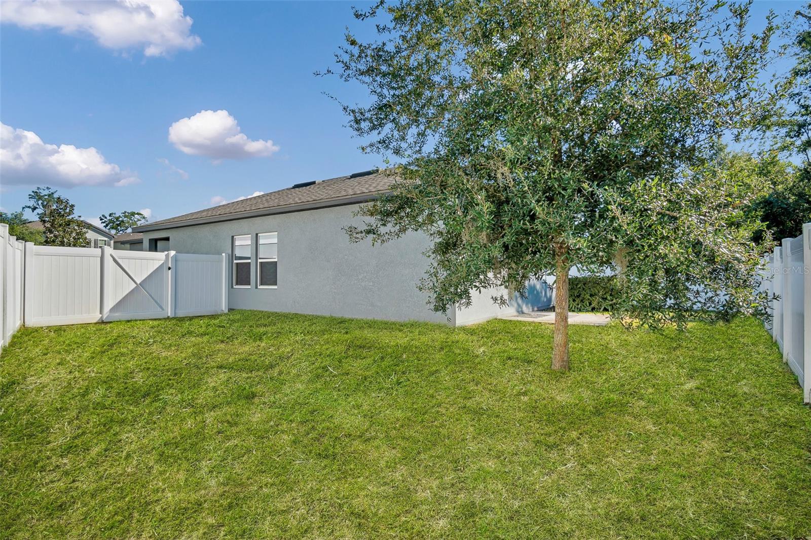 LINCOLN OAKS - Residential