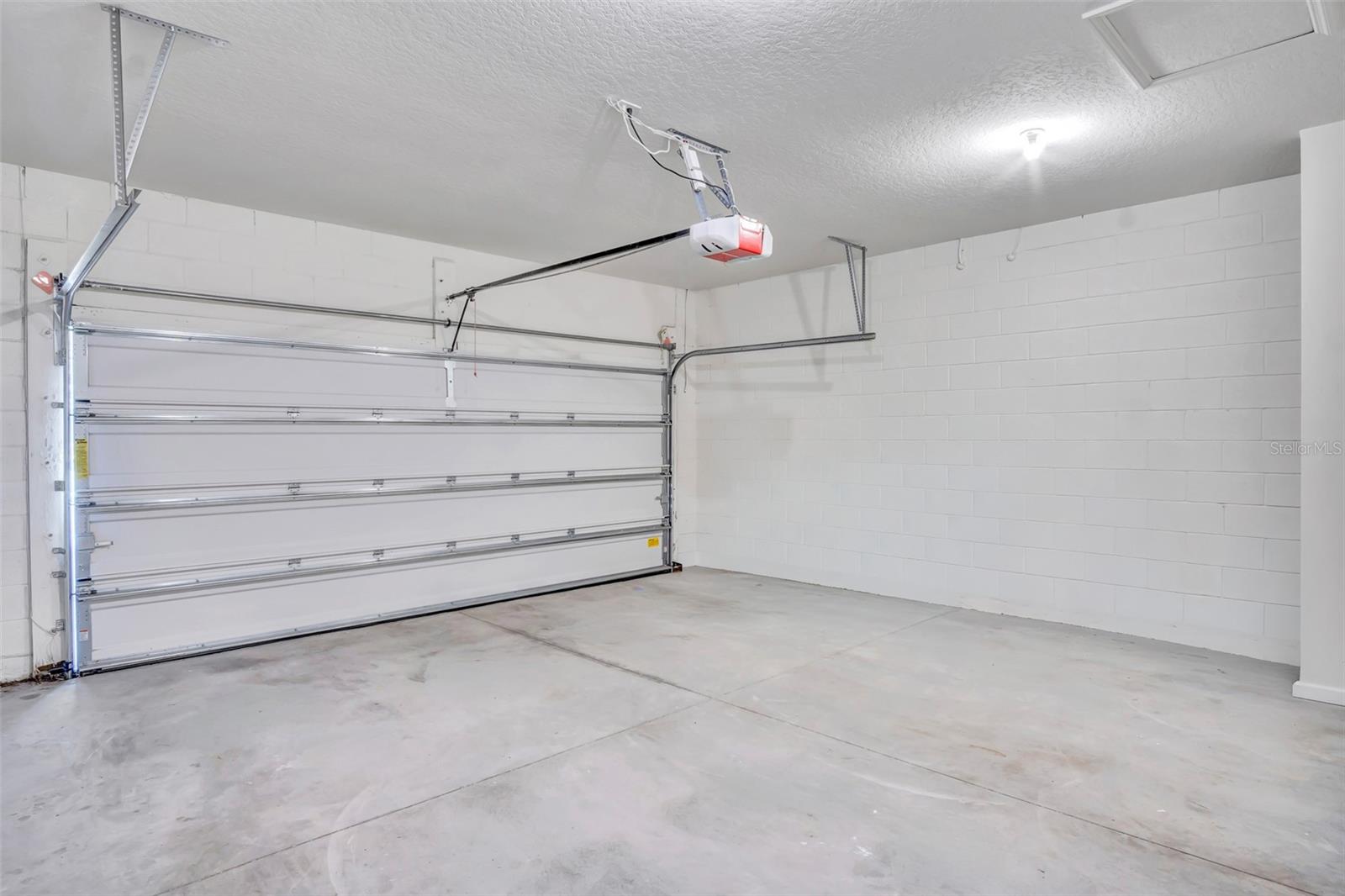 LINCOLN OAKS - Residential