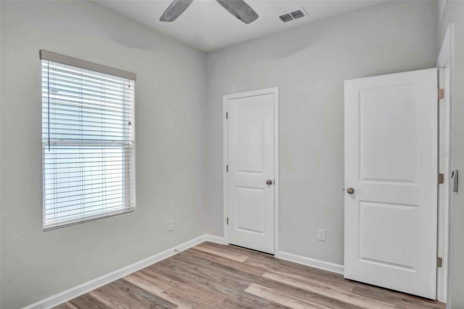 LINCOLN OAKS - Residential