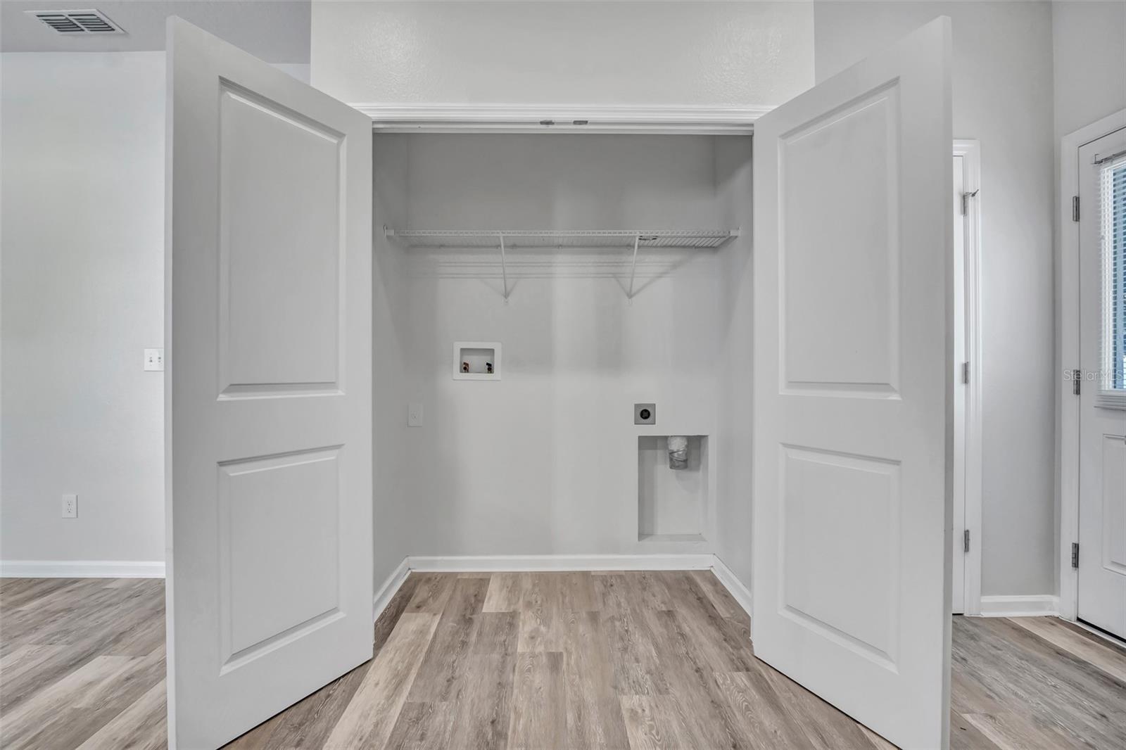 LINCOLN OAKS - Residential