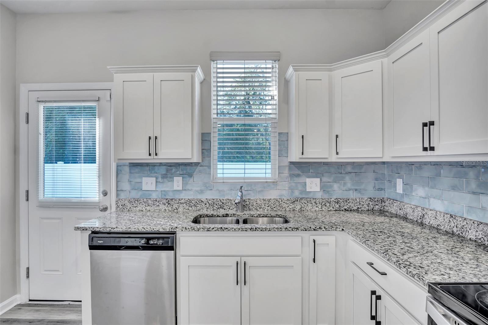 LINCOLN OAKS - Residential