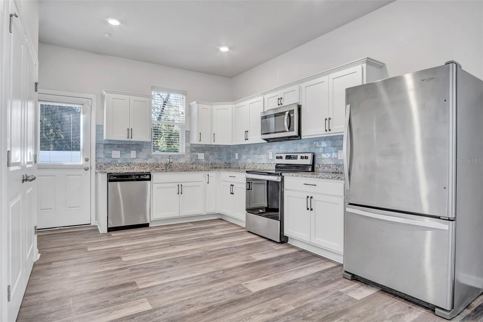 LINCOLN OAKS - Residential