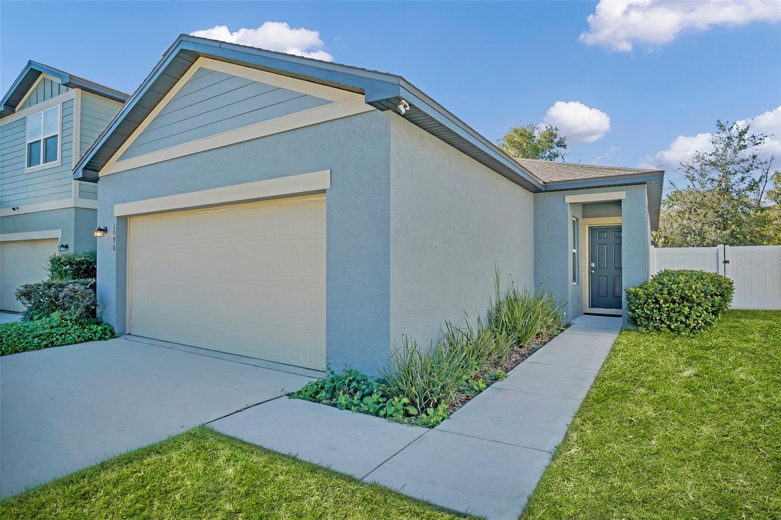 LINCOLN OAKS - Residential