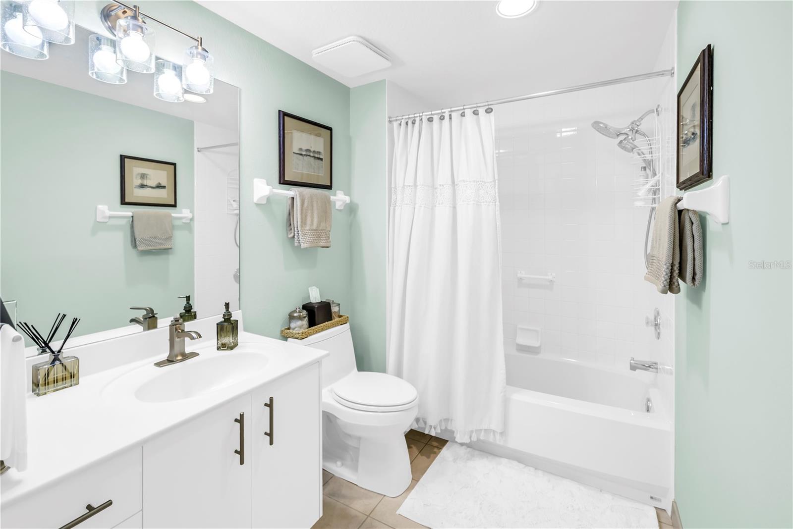 OSPREY POINTE AT DOLPHIN - Residential Lease