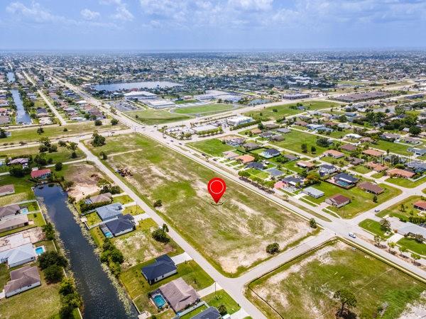 845 TRAFALGAR PARKWAY, CAPE CORAL, FL, 33991/$1,350,000 3 845 TRAFALGAR PARKWAY