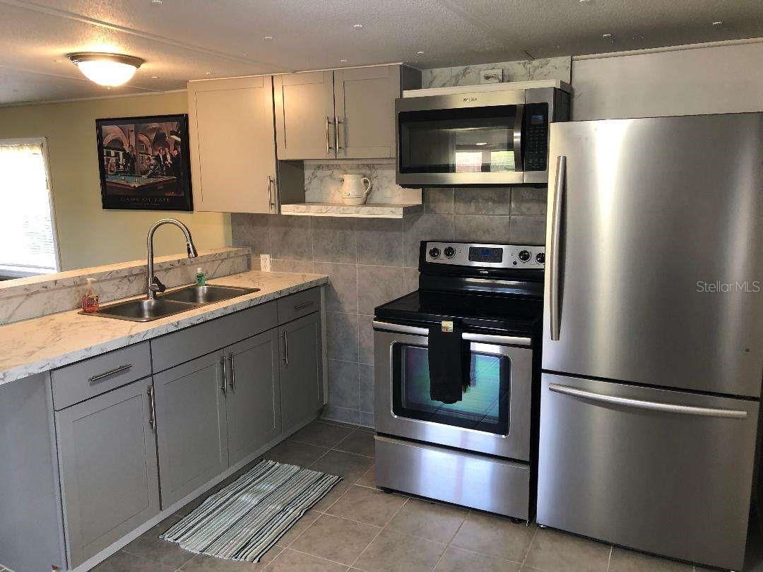 GROVELAND - Residential