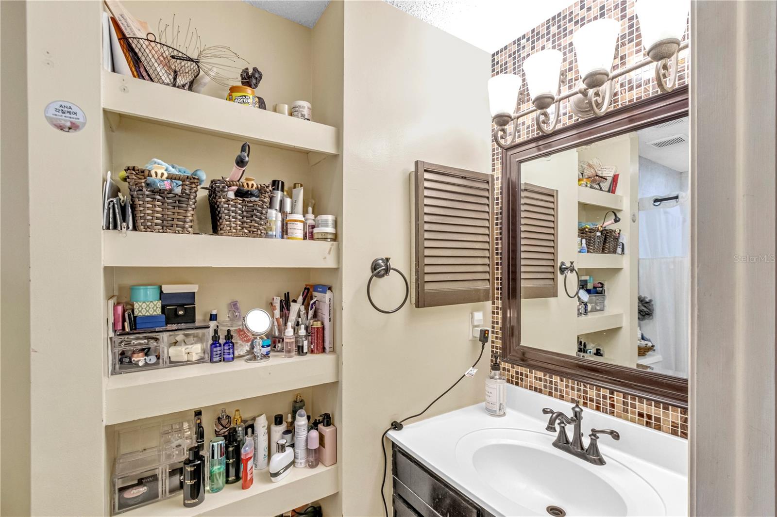 VALENCIA HILLS UNIT 1 - Residential