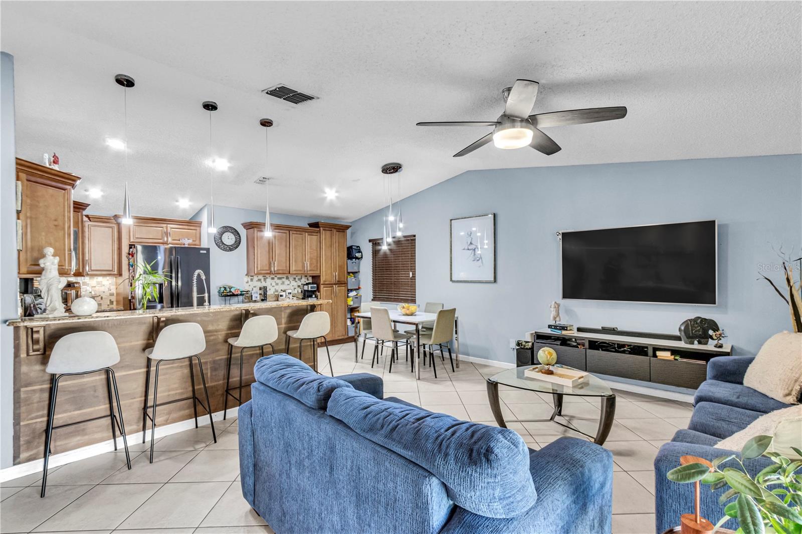 VALENCIA HILLS UNIT 1 - Residential