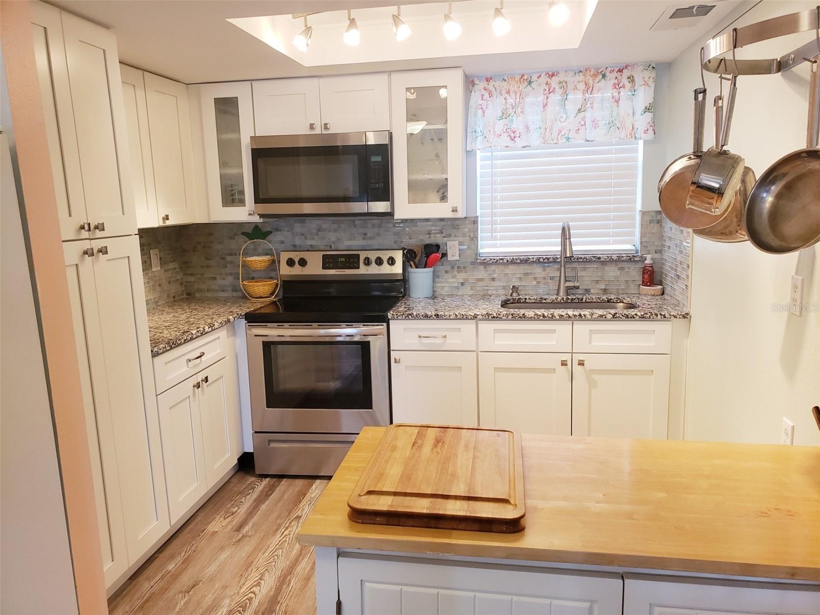 HARBOR CREST 400 APT - Residential