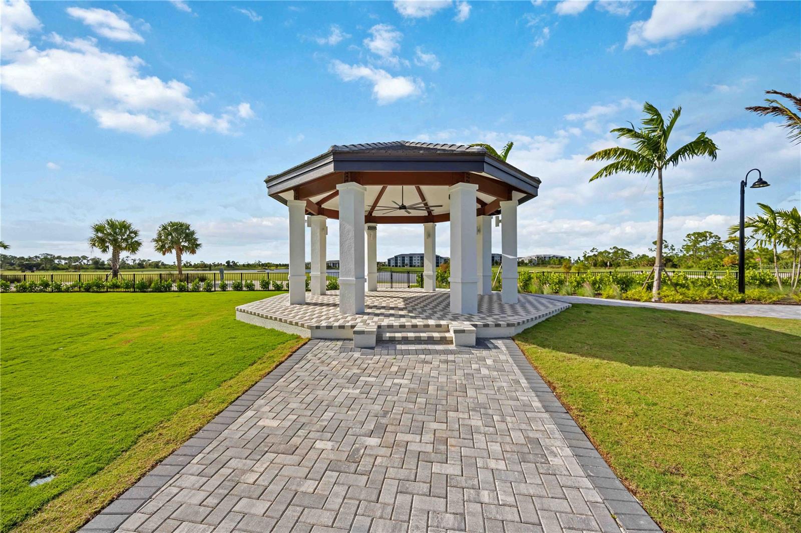 WELLEN PARK GOLF & COUNTRY CLUB - Residential