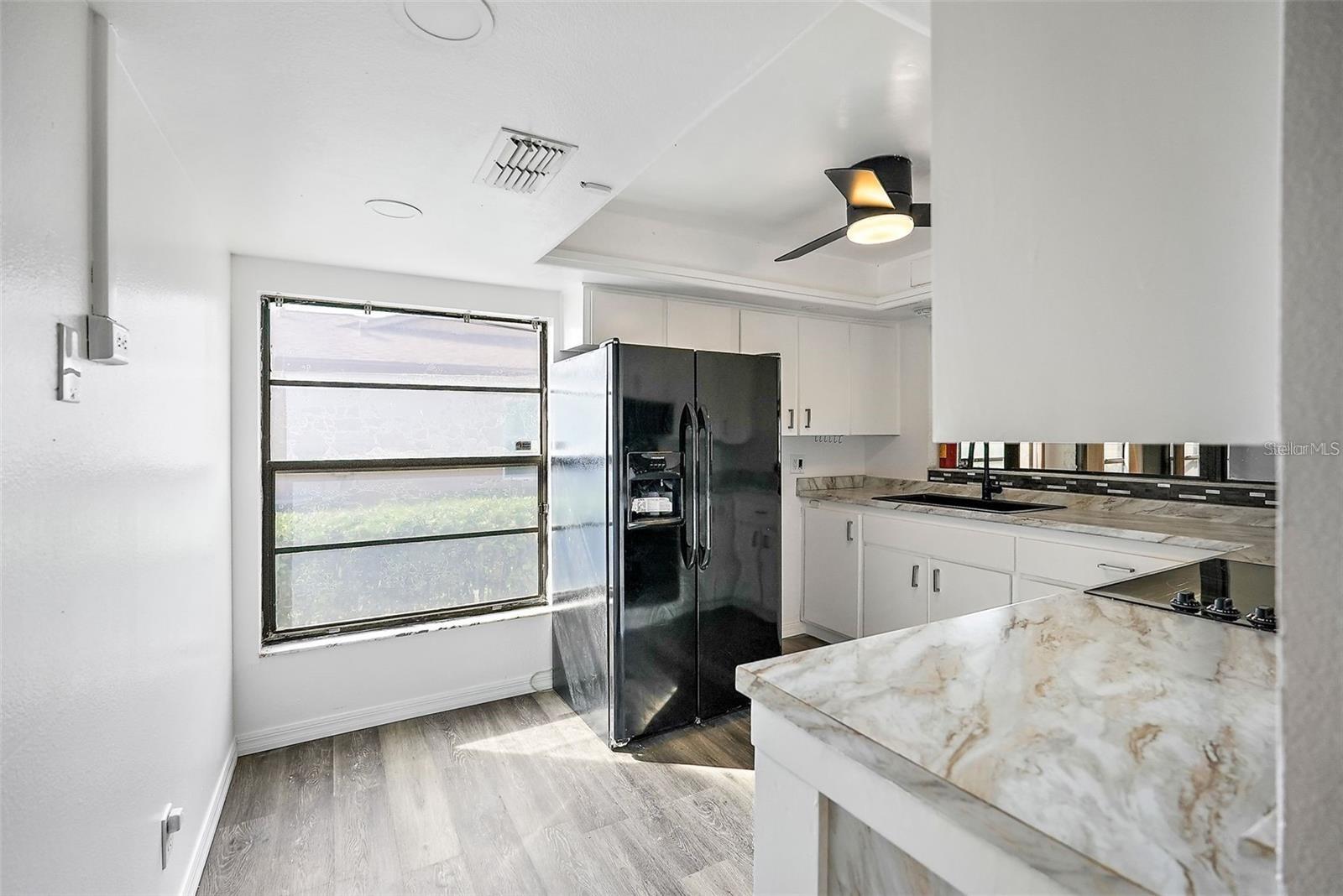 LAKES UNIT II PH I SEC II THE - Residential