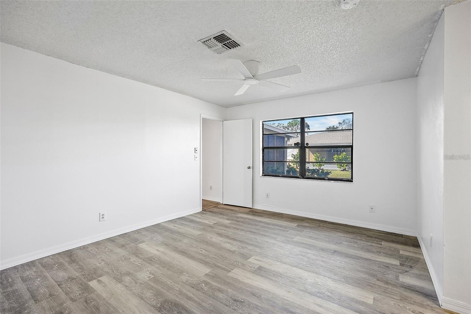 LAKES UNIT II PH I SEC II THE - Residential